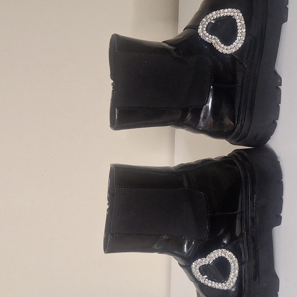 Zara Chunky Lug Sole Rhinestone Heart Buckle Chelsea Boots SZ 6 - Picture 12 of 13